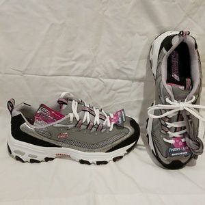 NEW Women's Skechers 7.5